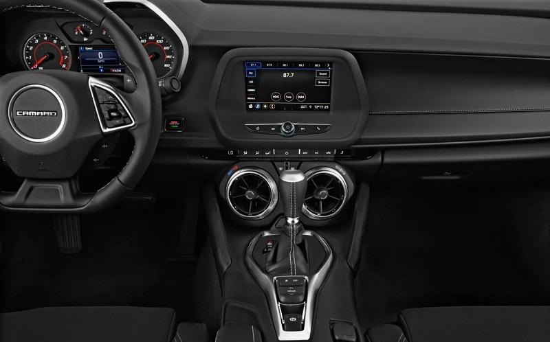 Thiết kế nội thất khoang lái của Chevrolet Camaro 2022