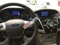 Ford Focus AT 2015 - Bán xe Ford Focus AT đời 2015, màu trắng chính chủ, 590tr