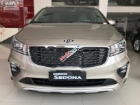 Kia Sedona Platinum D 2019 - Bán Kia Sedona Platinum D đời 2019, màu vàng