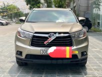 Toyota Highlander LE 2.7 2016 - Cần bán Toyota Highlander LE 2.7 SX 2016, màu vàng cát, xe nhập Mỹ đã lên full option. LH: 0982.84.2838