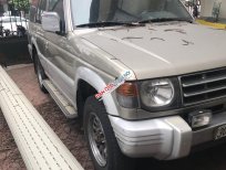 Mitsubishi Pajero 2002 - Cần bán Mitsubishi Pajero đời 2002, màu vàng