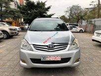 Toyota Innova  MT 2009 - Bán xe Toyota Innova MT 2009, màu bạc xe gia đình, 345 triệu