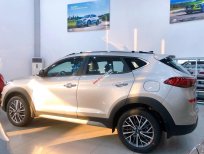 Hyundai Tucson 2.0 L 2020 - Tặng nhiều phụ kiện chính hãng - Khi mua Hyundai Tucson 2.0 L năm sản xuất 2020, màu kem (be)