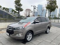 Toyota Innova 2.0E  2018 - Bán Toyota Innova 2.0E năm sản xuất 2018, màu nâu