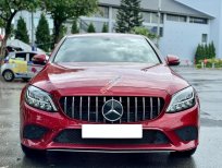 Mercedes-Benz C180 2020 - cần bán gấp xe cực đẹp màu đỏ nội thất đen