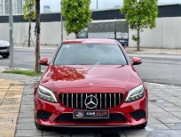 Mercedes-Benz C180 2020 - xe màu đỏ