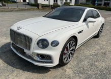 Bán xe Bentley FLying Spur sản xuất năm 2022 nhập mới 100%. Bản 4 chổ Vip xe màu trắng nội thất nâm da bò,