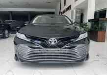 Toyota Camry 2.0G 2020 - Em bán xe Toyota Camry 2.0G sản xuất năm 2020 màu đen nội thất kem