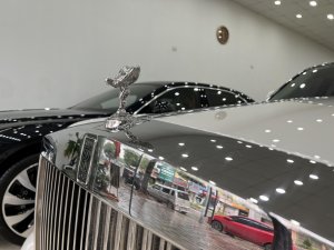 Bóng ma Anh quốc RollsRoyce Phantom 7 năm tuổi vẫn có giá ngang  MercedesMaybach S 680 mới