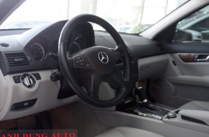 Mercedes-Benz C class C250  2010 - Cần bán gấp Mercedes C250 sản xuất 2010, màu trắng, số tự động