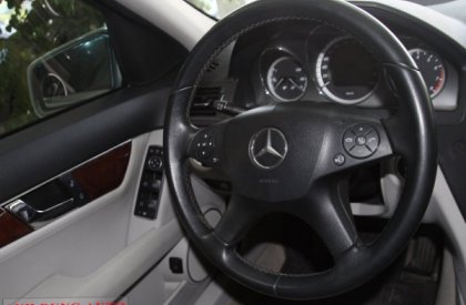 Mercedes-Benz C class C250  2010 - Cần bán gấp Mercedes C250 sản xuất 2010, màu trắng, số tự động