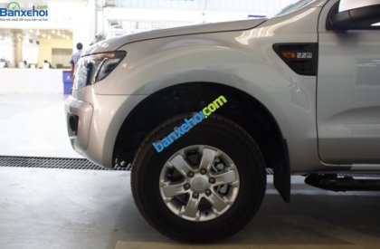 Ford Ranger XLS AT 2015 - Bán ô tô Ford Ranger XLS AT năm 2015, màu bạc, xe nhập