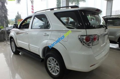 Toyota Fortuner V 2015 - Bán ô tô Toyota Fortuner V đời 2015, màu trắng, giá 988tr