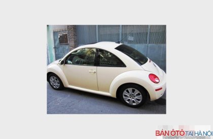 Volkswagen Beetle 2010 - Cần bán gấp Volkswagen Beetle năm 2010, màu kem (be), xe gia đình 