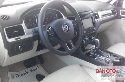 Volkswagen Touareg 2015 - Bán xe Volkswagen Touareg đời 2015, màu đen