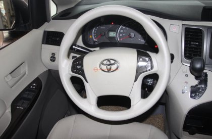 Toyota Sienna LE 2011 - Cần bán xe Toyota Sienna LE đời 2011, màu nâu, xe nhập