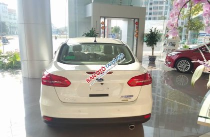 Ford Focus 1.5L Ecoboost Titanium 2016 - Bán Ford Focus 1.5L Ecoboost 4D đời 2017, màu trắng, hỗ trợ hơn 100 triệu tiền mặt, bảo hiểm thân vỏ