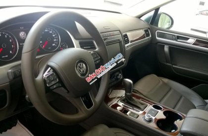 Volkswagen Touareg GP 2016 - Bán dòng xe nhập Đức gầm cao Volkswagen Touareg GP đời 2016, màu xám ghi. Tặng 100% thuế trước bạ + tất cả chi phí