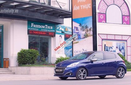 Peugeot 208 2016 - Bán Peugeot 208 màu xanh lam ngọc nhập khẩu nguyên chiếc, khuyến mại cực lớn liên hệ ngay: 0988191409