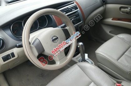 Nissan Livina 2011 - Bán Nissan Livina sản xuất 2011, màu bạc xe gia đình, giá 448tr