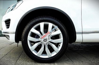 Volkswagen Touareg GP 2014 - Bán ô tô Volkswagen Touareg GP đời 2014, màu trắng, nhập khẩu, chỉ còn 1 chiếc duy nhất. Ưu đãi 345 tr, LH: 0978877754