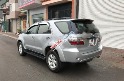 Toyota Fortuner 4x4AT 2009 - Cần bán gấp Toyota Fortuner 4x4AT sản xuất 2009, màu bạc số tự động, giá chỉ 670 triệu