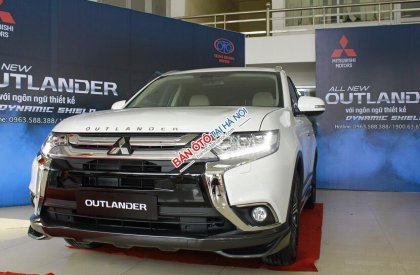Mitsubishi Outlander GLS 2017 - Bán xe Mitsubishi Outlander Sport đời 2017 màu trắng, giá tốt nhập khẩu nguyên chiếc. Giao hàng ngay