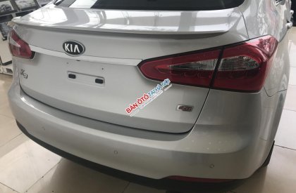 Kia K3 2.0 AT 2017 - Cần bán xe Kia K3 2.0 AT đời 2017, màu bạc, giá 650tr