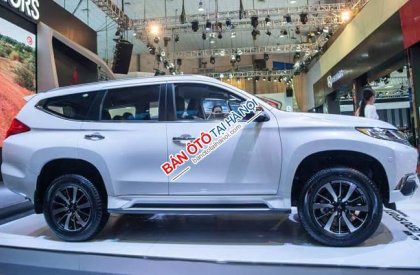 Mitsubishi Pajero Sport GLS 2017 - Pajero Sport 2017 KM lên đến 80 triệu, trả góp đến 85%, xe đủ màu giao ngay