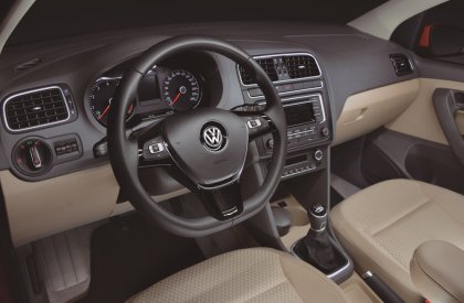 Volkswagen Polo 2017 - Cần bán Volkswagen Polo đời 2017, màu đen, nhập khẩu chính hãng, 690 triệu