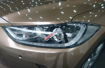 Hyundai Elantra AT 2018 - Giao ngay Hyundai Elantra 2018, màu nâu vàng, các phiên bản, giá cạnh tranh, mua xe chỉ từ 115 triệu - LH 090.467.5566