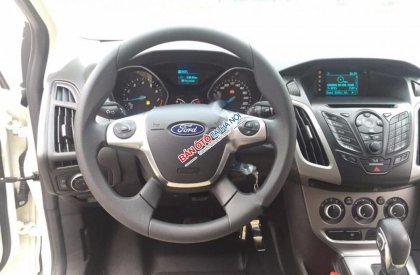 Ford Focus 1.6AT 2015 - Bán Ford Focus 1.6AT đời 2015, màu trắng
