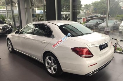 Mercedes-Benz E250 AT 2017 - Cần bán Mercedes đời 2017, màu trắng