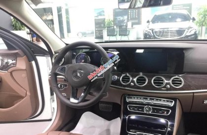 Mercedes-Benz E250 AT 2017 - Cần bán Mercedes đời 2017, màu trắng