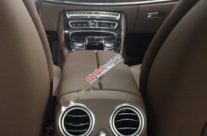 Mercedes-Benz E250 AT 2017 - Cần bán Mercedes đời 2017, màu trắng