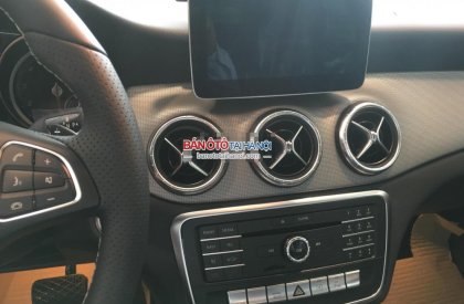 Mercedes-Benz CLA   200 2016 - Cần bán xe Mercedes 200 đời 2016, màu đỏ, nhập khẩu nguyên chiếc