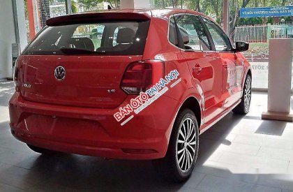 Volkswagen Polo 2015 - Cần bán gấp Volkswagen Polo đời 2015, màu đỏ