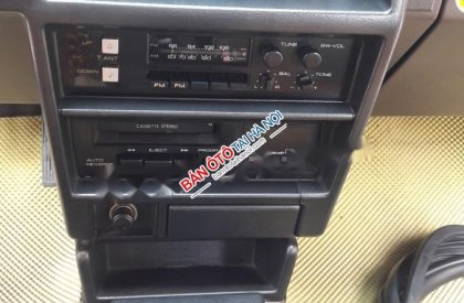 Nissan Bluebird 1990 - Bán Nissan Bluebird đời 1990, màu vàng, nhập khẩu  