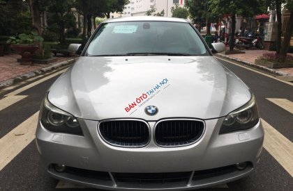 BMW 5 Series 520i 2004 - Bán xe BMW 5 Series sản xuất 2004 màu bạc, 408 triệu, xe nhập ĐKLĐ 2008 xe đẹp