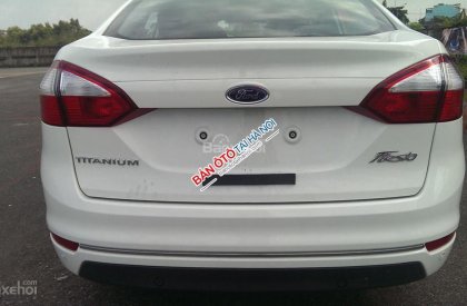 Ford Fiesta Titanium 2017 - Cần bán Ford Fiesta1.5 Titanium năm 2017, màu trắng, 490 triệu, tặng 1 năm BH, gọi ngay 0945103989