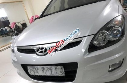 Hyundai i30 CW 2011 - Cần bán lại xe Hyundai i30 CW đời 2011, màu bạc