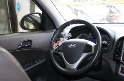 Hyundai i30 CW 2011 - Bán ô tô Hyundai i30 CW 2011, màu bạc, nhập khẩu  