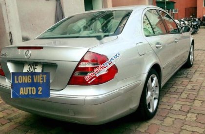 Mercedes-Benz E class E240 2004 - Cần bán xe Mercedes E240 đời 2004, màu bạc, nhập khẩu, chính chủ giá cạnh tranh