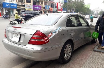 Mercedes-Benz E class E240 2004 - Chính chủ bán Mercedes E240 đời 2004, màu bạc