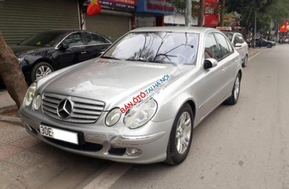 Mercedes-Benz E class E240 2004 - Chính chủ bán Mercedes E240 đời 2004, màu bạc