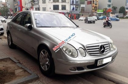 Mercedes-Benz E class E240 2004 - Chính chủ bán Mercedes E240 đời 2004, màu bạc