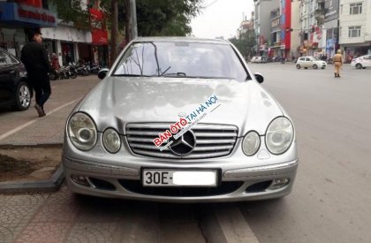 Mercedes-Benz E class E240 2004 - Chính chủ bán Mercedes E240 đời 2004, màu bạc