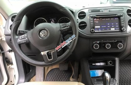 Volkswagen Tiguan 2.0 AT 2011 - Cần bán xe Volkswagen Tiguan 2.0 AT năm 2011, màu trắng, xe nhập, 651 triệu