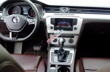 Volkswagen Passat 1.8TSI 2017 - Bán xe Volkswagen Passat 1.8TSI đời 2017, màu nâu, xe nhập