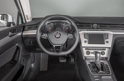 Volkswagen Passat E 2018 - Bán ô tô Volkswagen Passat E đời 2018, màu trắng, xe nhập